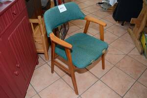 Fåtölj, slitage på tyget, H 80 cm