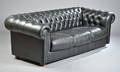 Tre-pers sofa i Chesterfieldform