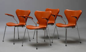 Arne Jacobsen. Et sæt på fire armstole model 3207, Range anilin læder. 4 