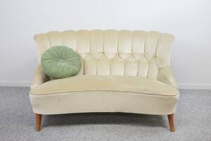 Soffa, tyg och träben