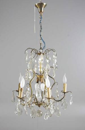 Ljuskrona med prismor, barockstil Denna vara har satts till omförsäljning under nytt varunummer4156966