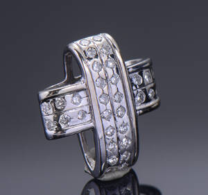 Vedhæng af 14 kt hvidguld med brillanter 