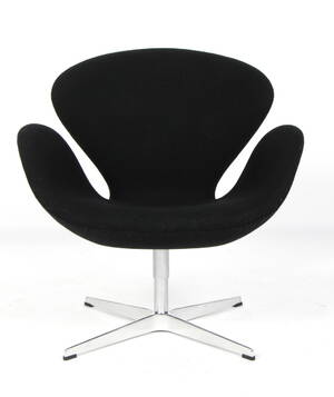 Arne Jacobsen. Lænestol Svanen med sort Tonus uld, model 3320 fra år 2016 med nummerbevis.