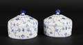 Royal Copenhagen. Musselmalet bonbonniere, 1. sort. 2