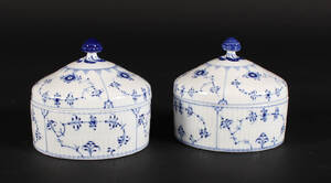 Royal Copenhagen. Musselmalet bonbonniere, 1. sort. 2