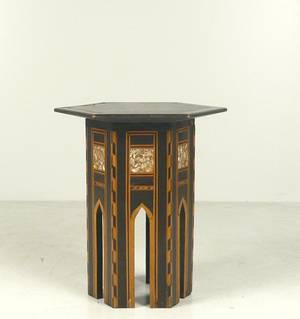 Kleiner Tisch im Bugattistil, um 1930