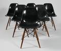 Charles Eames 1907-1978 Sæt på seks DSW skalstole i sort glasfiber 6
