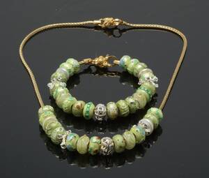 Smykkesæt, halskæde og armlænke med charms 2 Denne vare er sat til omsalg under nyt varenummer 4971912