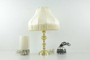 BORDSLAMPOR, 2 st, samt fönsterlampa, tiffanystil