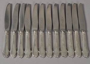Grann  Laglye - 12 Christiansborg middagsknive i sølv. 12