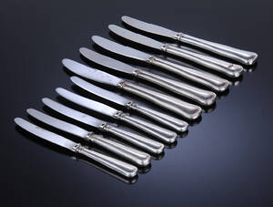 Cohr og Frigast. Dobbeltriflet, frokost- og frugtknive med skafter af sølv 10