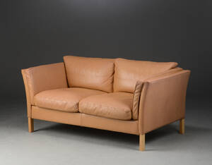 Dansk møbelproducent. Topers sofa med brunt læder