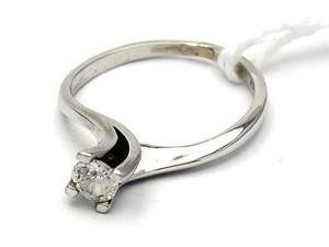 Ring i vitguld