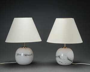 Holmegaard. Par Sakura bordlamper af opalglas 2 