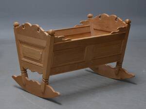 Dansk møbelsnedker. Vugge 