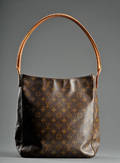 Louis Vuitton. Skuldertaske model Looping