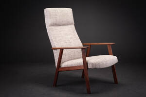 Dansk møbelproducent. Armstol af teak