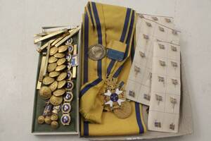 Medaljer knappar pins