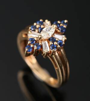 Safir og diamantring af 14 kt guld