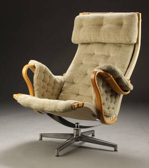 Bruno Mathsson. Pernilla lænestol med  firpas drejefod 