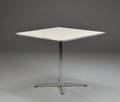 Piet HeinBruno MathssonArne Jacobsen. Kvadratisk bord, hvid laminat og metal  Denne vare er sat til omsalg under nyt varenummer 4349374