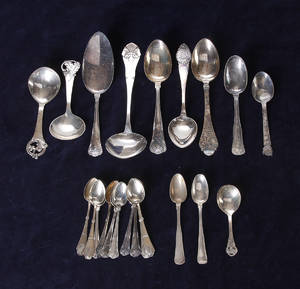 Samling sølvbestik - vægt ca. 590 gram. 23