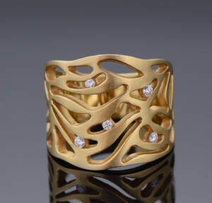 Ring af 18 kt. guld med brillanter