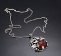 N.E. From Sølvsmedie. Vedhæng af sterlingsølv med cabochonsleben rav samt kæde af sølv