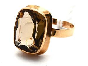 Ring med champagnefärgad