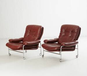 Fåtöljer i vinrött läder