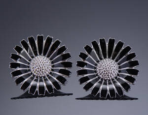 Georg Jensen. Par store Daisy ørestikker af sterling sølv 2