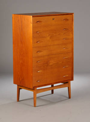 Dansk møbelproducent. Høj kommode, teak