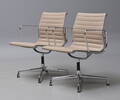 Charles Eames. Par armstole fra serien Aluminium Group, model EA-108 2