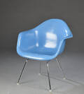Ray og Charles Eames for Herman Miller. Armstol, model DAX af glasfiber