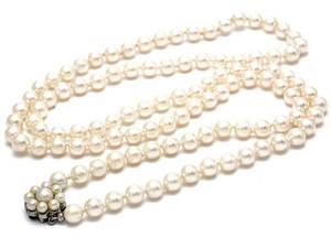 Pärlcollier med pärlklätt