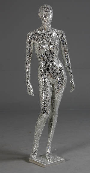 Mannequin beklædt med spejlmosaik