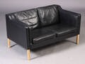 Dansk møbelproducent. To-pers. sofa, sort skind