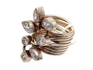 Ring med vita