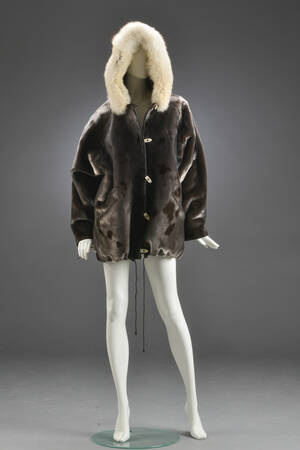 Frakke af sælskind, str. 4244