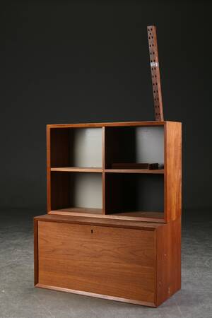 Poul Cadovius. Væghængt reolsystem af teaktræ 6