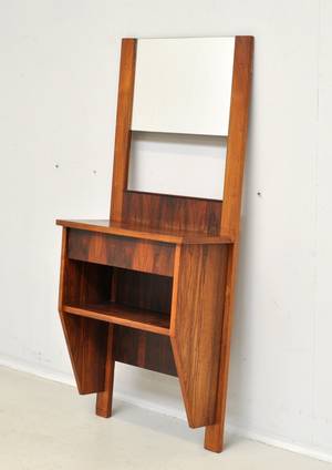 Dansk Møbelproducent. Entrémøbel i Rio palisander. 1960erne