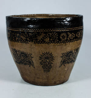 Golvurna i papier maché, klippt dekor