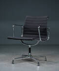 Charles Eames, armstole, model EA-108, sort hopsak 