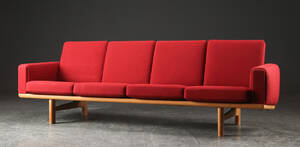 Hans J. Wegner. Fire-pers. sofa, eg, model GE-2364.