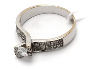 Ring 18K vitguld