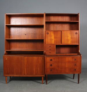Dansk møbelproducent. To reoler i teak. 2