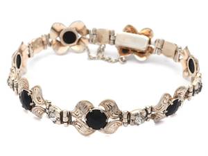 Armband med stenar