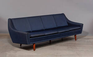 Dansk møbelproducent. Fire pers. sofa