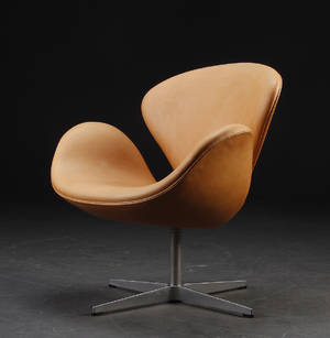 Arne Jacobsen 1902-1971. Hvilestol model 3320 Svanen, vegetal læder