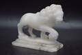 Lejonstaty i alabaster. G111